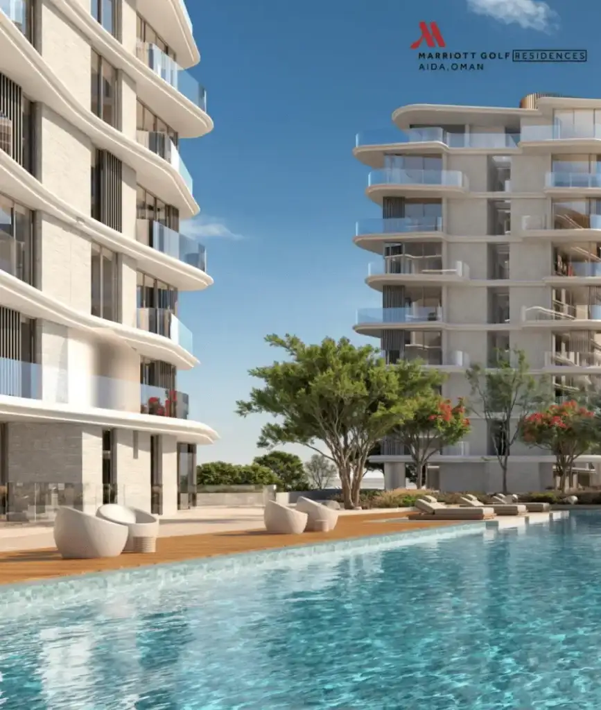 Infinity swimming pool Marriott Golf Residences